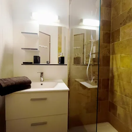 Apartman Le Nid Des Bains - Climatise - Piscine Partagee