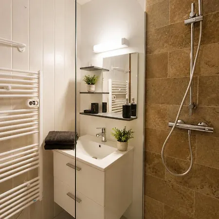 Le Nid Des Bains - Climatise - Piscine Partagee